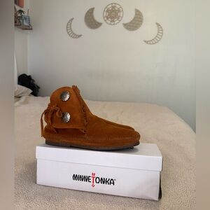 Minnetonka Tan Suede Moccasin Boots